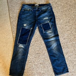 Slim boyjean in patchwork distressed